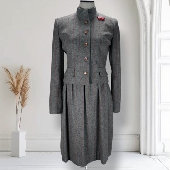 David Hayes Gray Pinstripe Wool Skirt Suit S 80s Does 40s Jacket Set Lucite Btns - Picture 1 of 12
